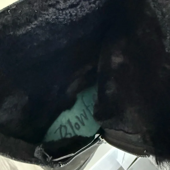 Stylish Black Winter Boots with Buckle Accents - Picture 13 of 14